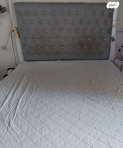 מיטה זוגית לבנה רוחב 1.60
