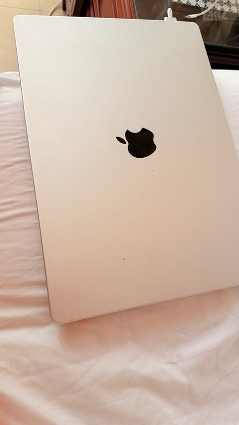 MacBook pro 16 M2