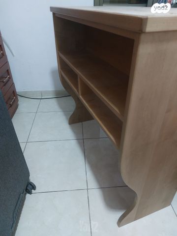 קומודה+שולחן