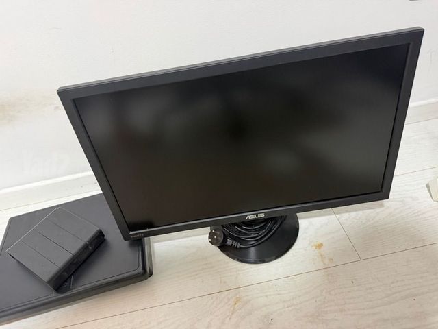 מסך מחשב asus