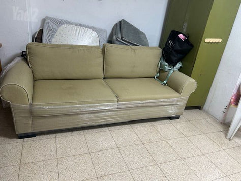 ספה יפה. ומושלמת כחדשה נוחה