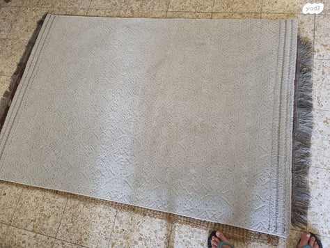 שטיח צבע אפרפר בהיר