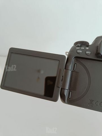 מצלמת Canon EOS 77D.
