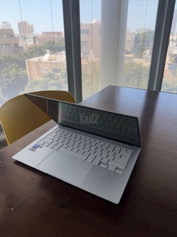 ASUS Zenbook S 14 במצב חדש