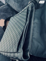 תיק צד לואי ויטון District GM