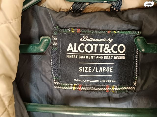 מעיל בז' של Alcott & Co