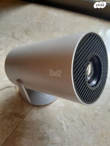 מקרן ULTRA HD PROJECTOR