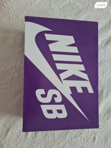 נעליים של "NIKE" עם "SUPREME"