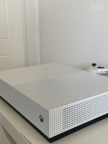 Xbox One S + 2 שלטים