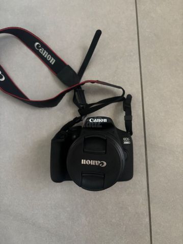 מצלמת canon EDS 2000D