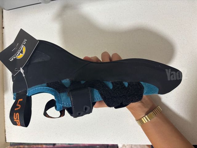 נעלי טיפוס climbing shoes