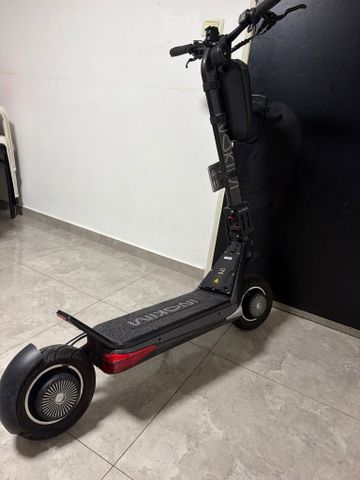 קורקינט קרבון