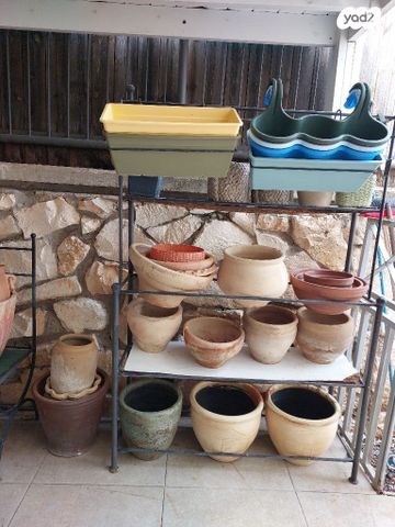 אדניות ועציצים