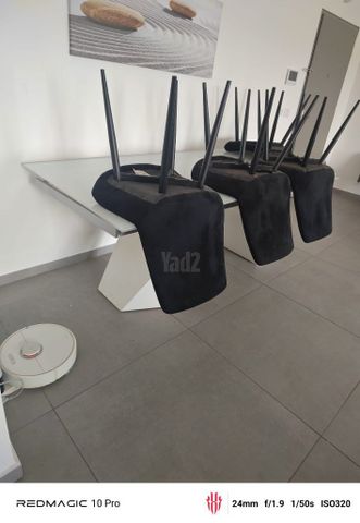 שולחן ו4 כסאות