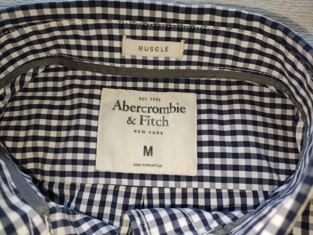 חולצה Abercrombie & Fitch