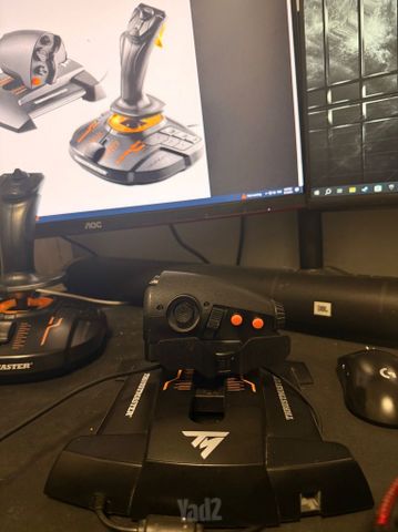 ג׳וייסטיק טיסה thrustmaster