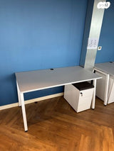 סט שולחן משרדי עם ארונית