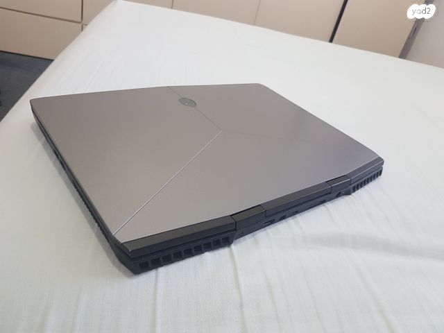 ALIENWARE M15