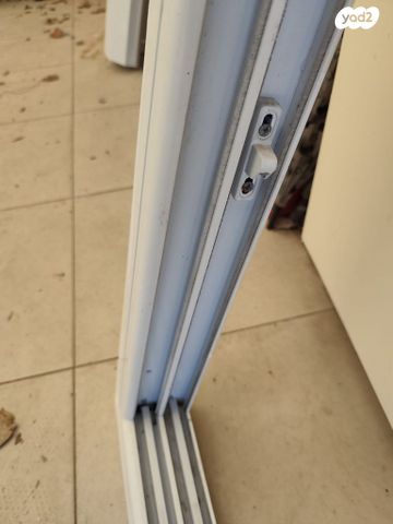 תריס