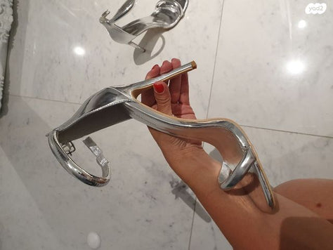 נעל עקב כסופה חדשה