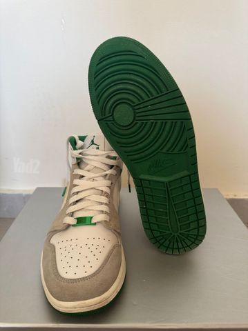 Air Jordan 1 Mid SE gray green
