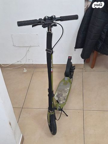 קורקינט עם בולמי זעזועים