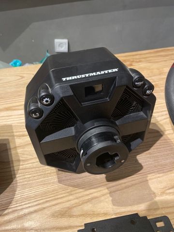 הגה Thrusmaster t598
