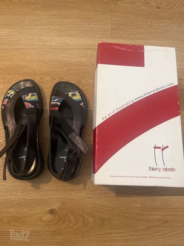 סנדלים של thierry rabotin