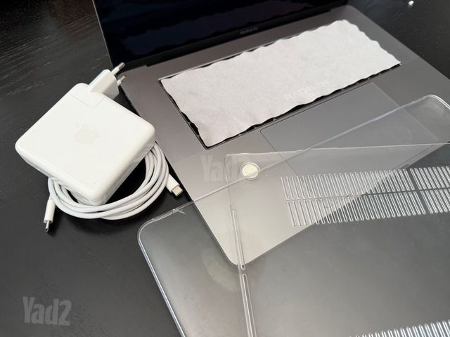 MacBook Pro 15 2018 כמו חדש