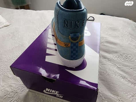 נעליים של "NIKE" עם "SUPREME"