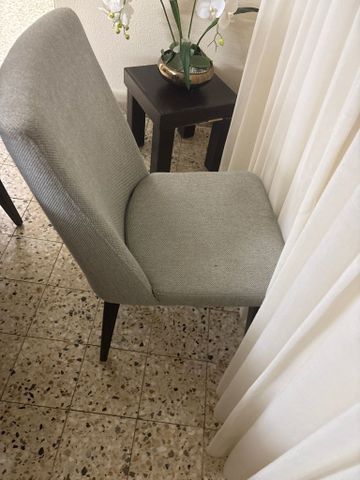 8 כיסאות במצב כמו חדש