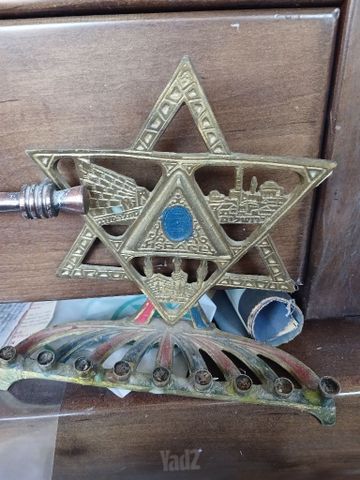 חנוכיות