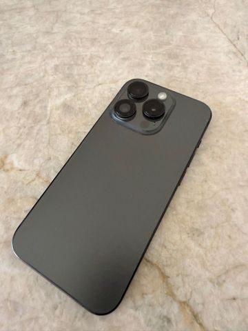 Iphone 15 pro כמו חדש 256 שחור