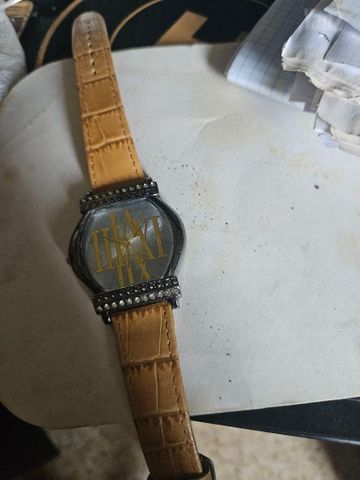 שעון יד casio ו-swatch