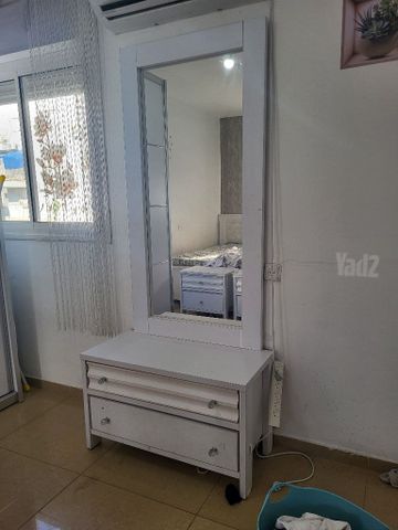 מיטה כולל קומודות שידות ומראה