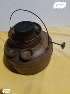 קמין עתיק על נפט. פועל.