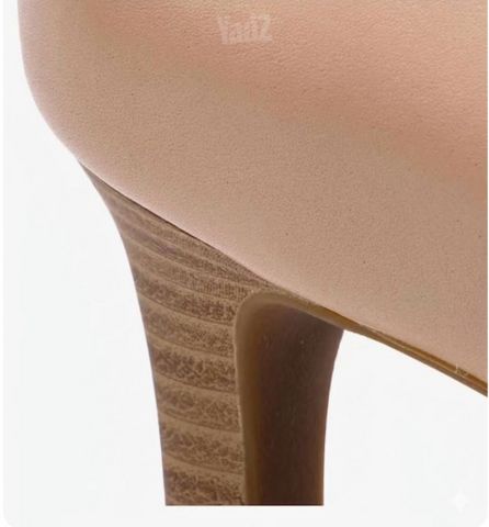 נעלי עקב Clarks