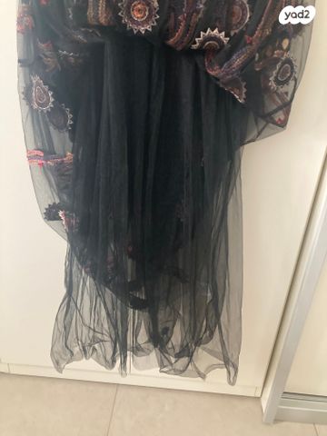שמלה רקומה של Christian dior