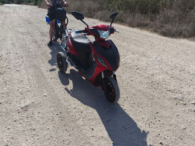 ללא צורך במספר, קטנוע חשמלי