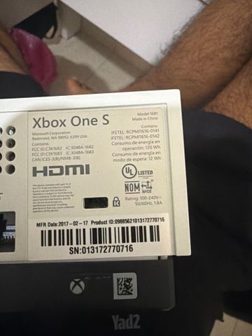 Xbox One S + 2 שלטים