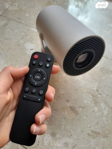 מקרן ULTRA HD PROJECTOR