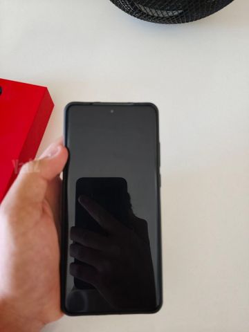 OnePlus 12 במצב חדש