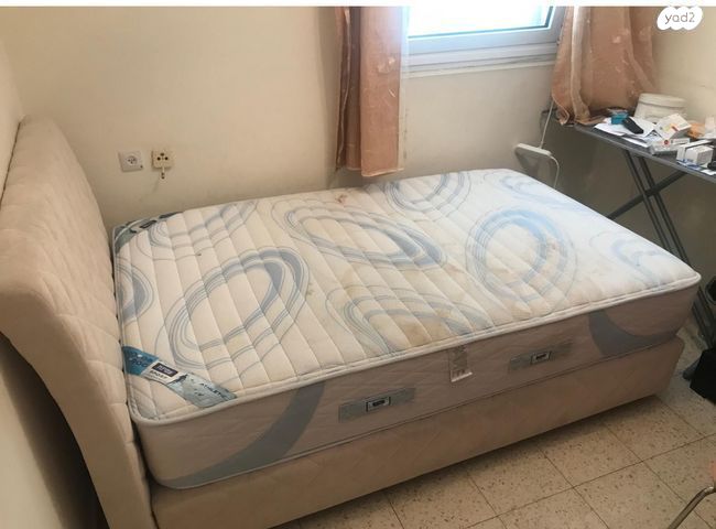 מיטה עם ארגז של עמינח