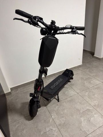קורקינט קרבון