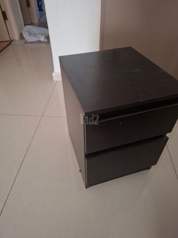 למסירה שידת מגירות