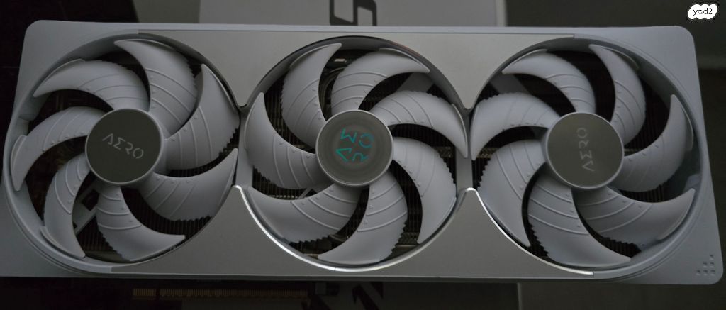 GIGABYTE RTX 5080 AERO OC SFF