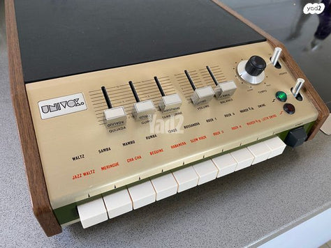 תופים אנלוגיים Univox SR-95