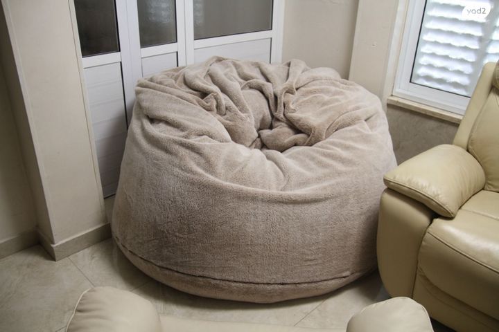 פוף פרוותי ענק של המותג מילגה