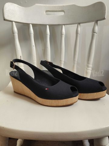 Tommy Hilfiger מידה 41 סנדלים
