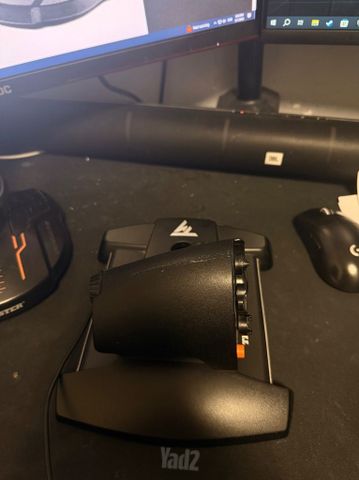 ג׳וייסטיק טיסה thrustmaster